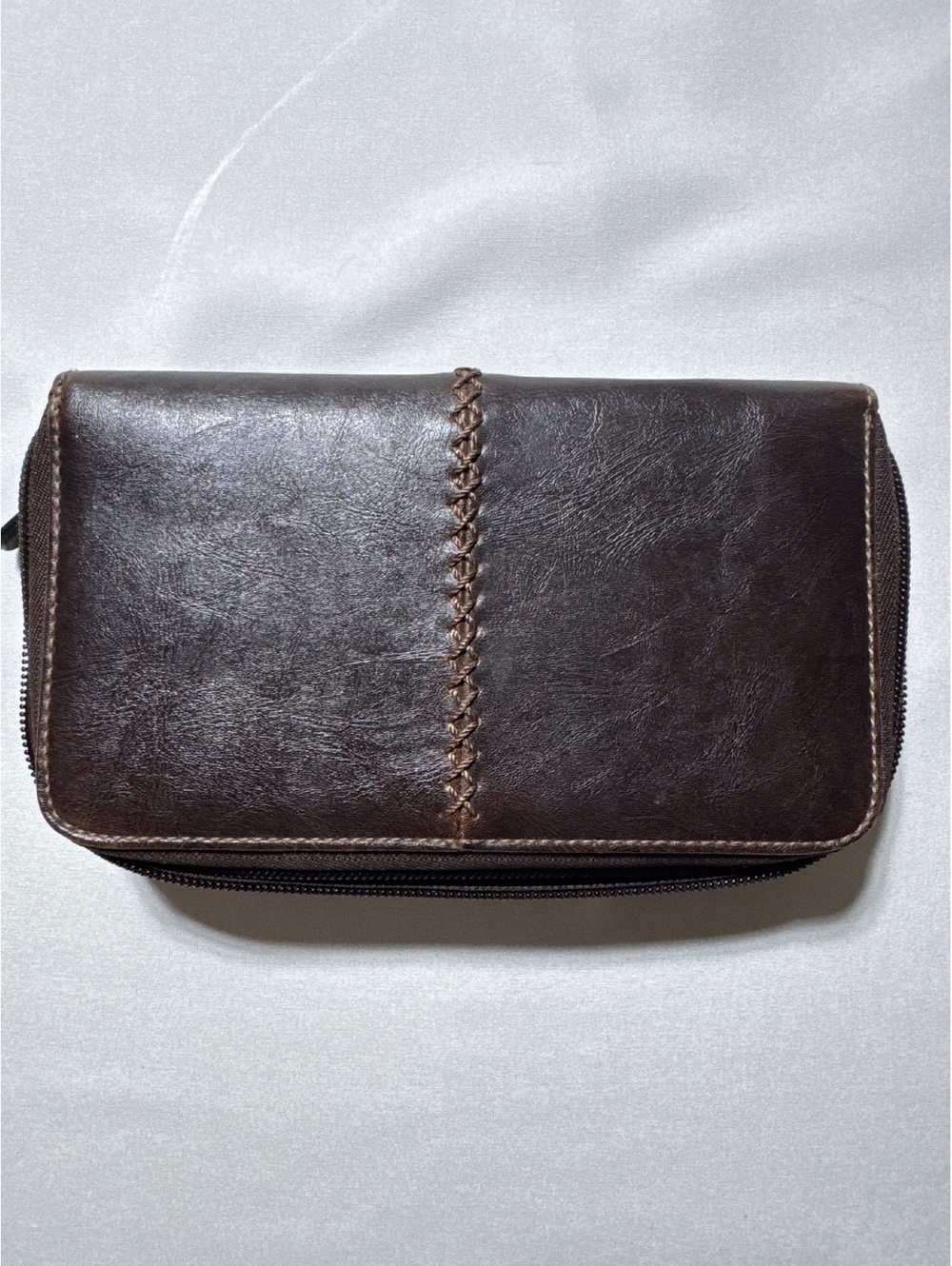 Vintage-Inspired Brown Leather Wallet with Built-in Solar-Po
